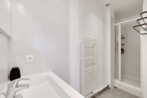 Elegant Apt - 1BDR 4P - Marais Place des Vosges - image 8