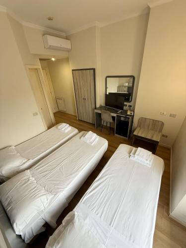 Hotel Laura - image 9