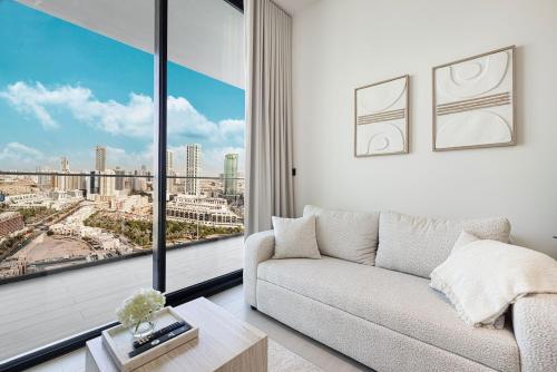 Cozy Apartment Gym Pool High 17th Floor JVC Gateway to Dubai, Dubái