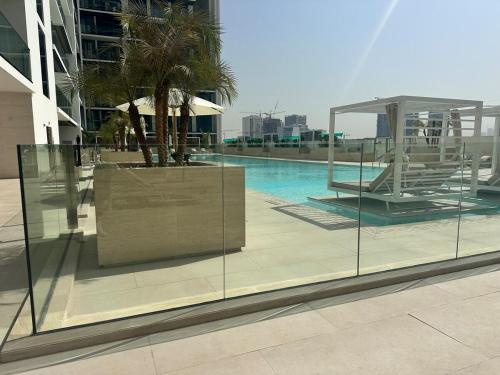 Cozy Apartment Gym Pool High 17th Floor JVC Gateway to Dubai, Dubai (Foto 2)
