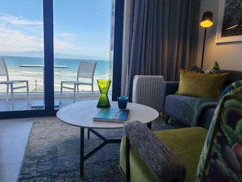 Wavescapes Chic Seaside Stay, Muizenberg