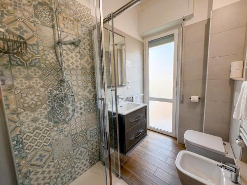 Standard Double Room image 3