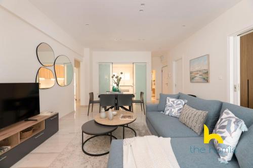 Radiant 3BR in Pireas Near Marina Zeas and Metro, Pireus