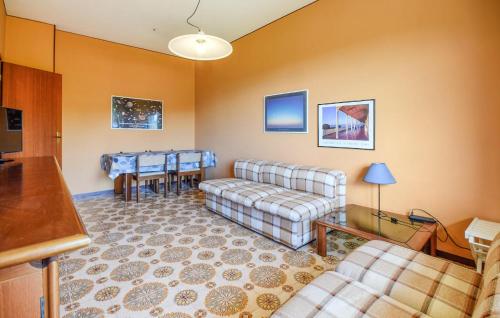 One-Bedroom Apartment image 9
