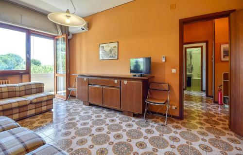 One-Bedroom Apartment image 6