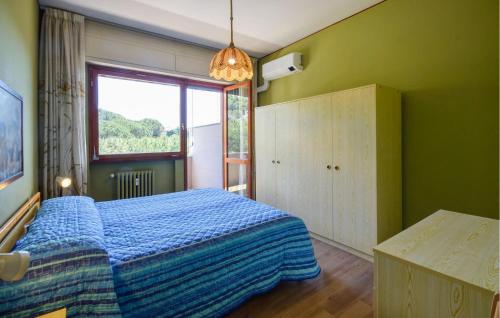 One-Bedroom Apartment image 4