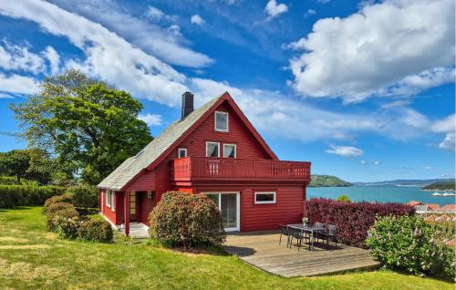 Awesome Home In Fitjar With Wifi