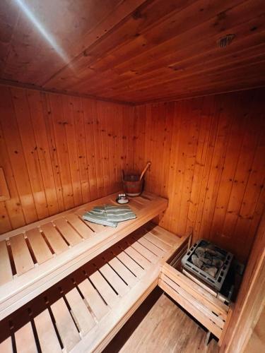Luxury Private Spa with golden bath, cinema and sauna in Bodegraven