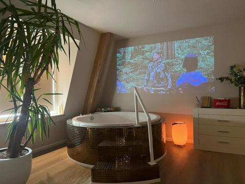 Luxury Private Spa with golden bath, cinema and sauna in Bodegraven