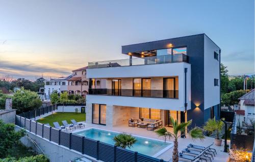 Cozy Home In Privlaka With Sauna - Location saisonnière - Privlaka