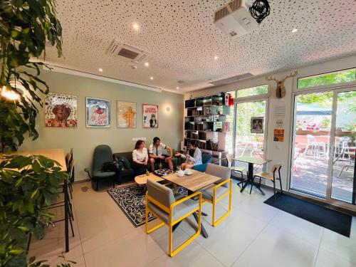 Restaurant, The People - Paris Bercy in 12th - Bercy - Gare de Lyon