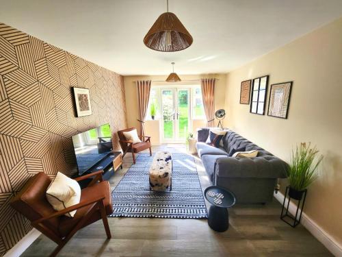 Lovely 5 bedroom House with Parking in Aylesbury gîte à louer Weston Turville