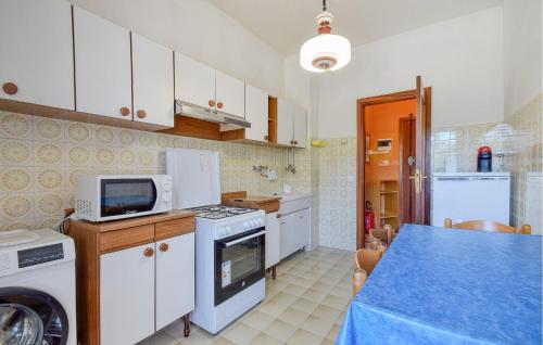 One-Bedroom Apartment image 5