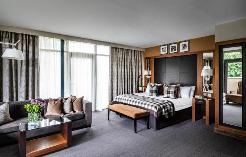 1 queen bed