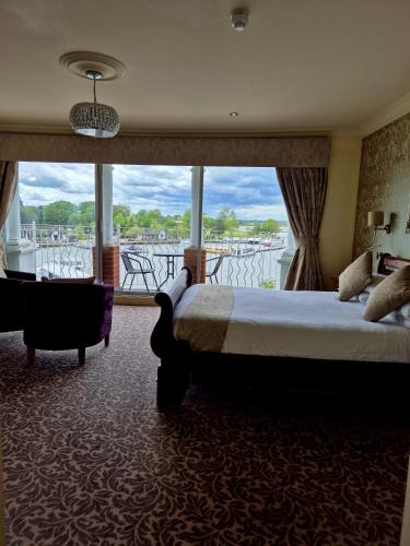 Suite, river view