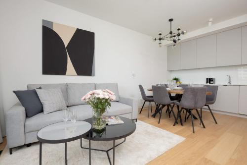 Luxury Apartment with Balcony & Air Conditioning in the Centre of Warsaw by Renters Prestige, Warsaw (photo 6)