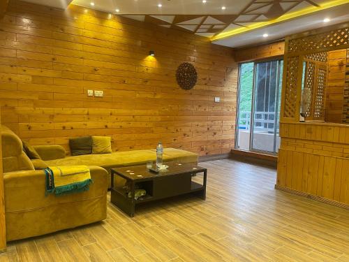 Lobby, Rock & Green Hotel, Mahandri in Shogran