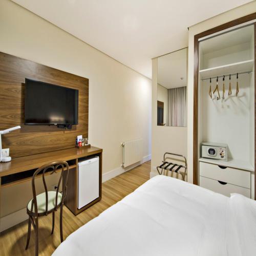 Deluxe Double Room image 2