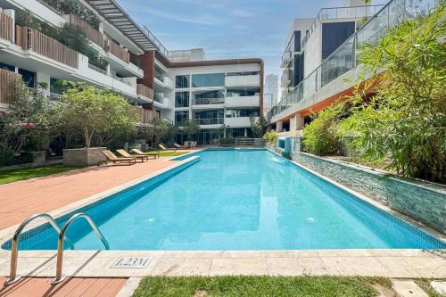 Luxury JVC 2 Bed Duplex with Private Pool and Jacuzzi, Dubai