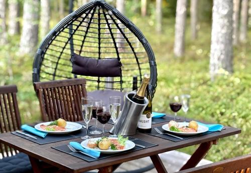 Villa Pihlajanmarja is a Stunning Log Villa on a Waterfront Estate in Bromarv