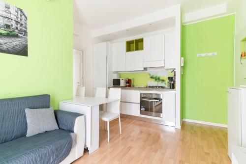GuestHost - MM1 Inganni Bright Apartment, Mediolan