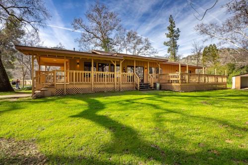 Serene Riverfront Home - Hot Tub + Private Walkway to the River, Three Rivers