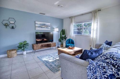 Large 2 bedroom Minutes to the beach in Központi Cocoanut