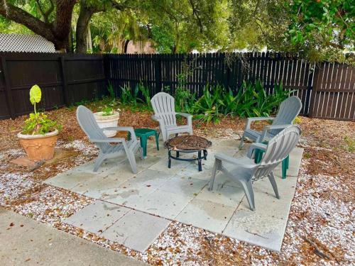 Large 2 bedroom Minutes to the beach in Központi Cocoanut