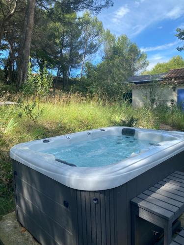 Le havre de paix Gîte insolite avec spa sous les étoiles (Le havre de paix Gite insolite avec spa sous les etoiles) in Mirabel Aux Baronnies