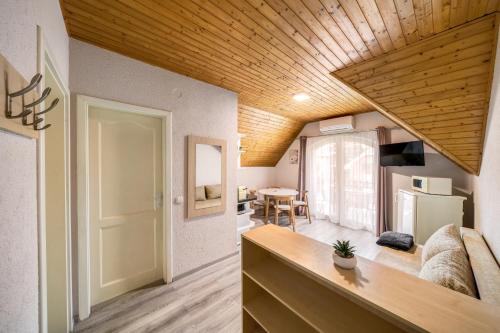 Helka Apartmanház (Helka Apartmanhaz) in Balatonlelle