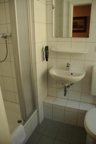 Bathroom, Potsdamer Inn in Schöneberg