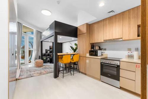Luxe Studio Loft Type - Canal View - Fully Furnished, Dubaj