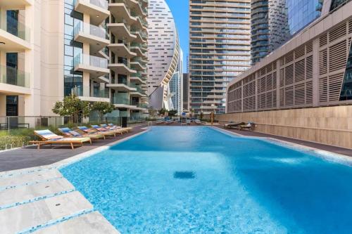 Luxe Studio Loft Type - Canal View - Fully Furnished - image 11