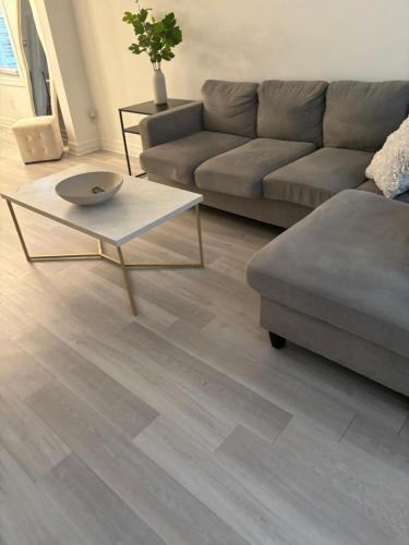 Chic Trendy Two Queen Bedroom House in City of Birmingham MI in เบอร์มิงแฮม