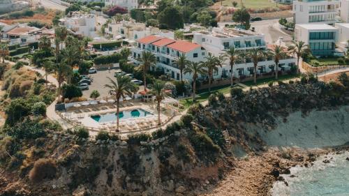 Vrachia Beach Hotel & Suites - Adults Only, Pafos