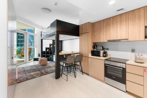 Loft-Style Studio - Canal View - Fully Furnished - Near Dubai Mall - Burj Khalifa - image 7