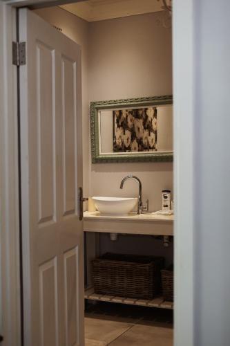 Superior Double Room image 8