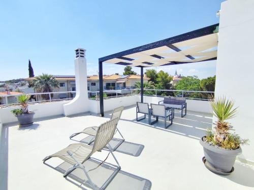 Adelos Maisonette Near Vouliagmeni Beach, Atény