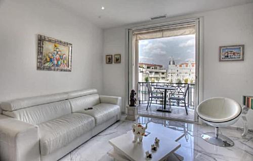 LA CROISETTE élégant studio avec balcon et vue mer aperçu