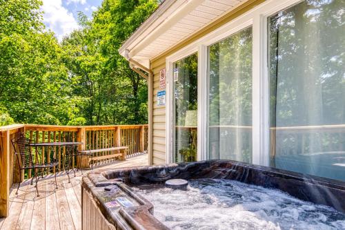 Dancing Bear Lodge Gatlinburg Game Room Hot Tub WIFI Free Attraction Tickets - image 10