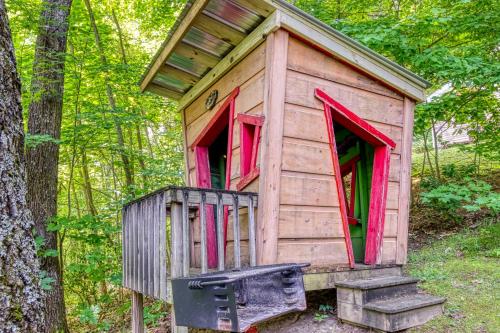 Dancing Bear Lodge Gatlinburg Game Room Hot Tub WIFI Free Attraction Tickets - image 4