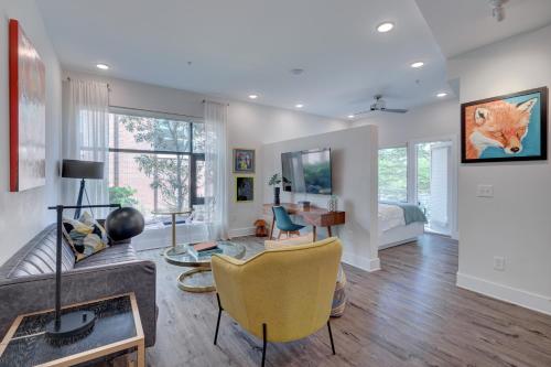 The Hive 102 King with Balcony Pet Friendly