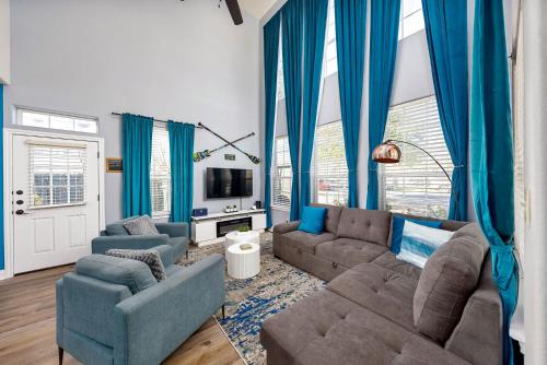 Upstay Stylish 4BR Getaway in Vibrant East Austin