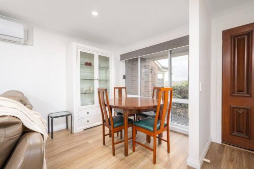 Private Retreat with Spacious Alfresco and Parking in 利利代爾