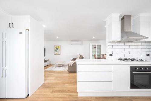 Private Retreat with Spacious Alfresco and Parking in 利利代爾