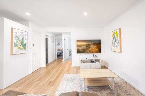 Private Retreat with Spacious Alfresco and Parking in 利利代爾