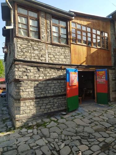 Lahic Kafe B&B in Lahich