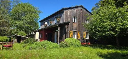 Natur und Wellness ''auf der Hardt'' -Jacuzzi- Sauna- Kinderausstattung- Alleinlage im Wald in Mürlenbach, Deutschland