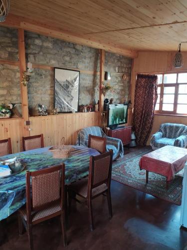 Lahic Kafe B&B in Lahich