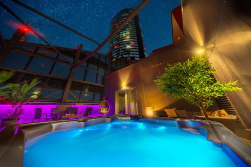 Deluxe Apartment with Hot Tub & Terrace image 6